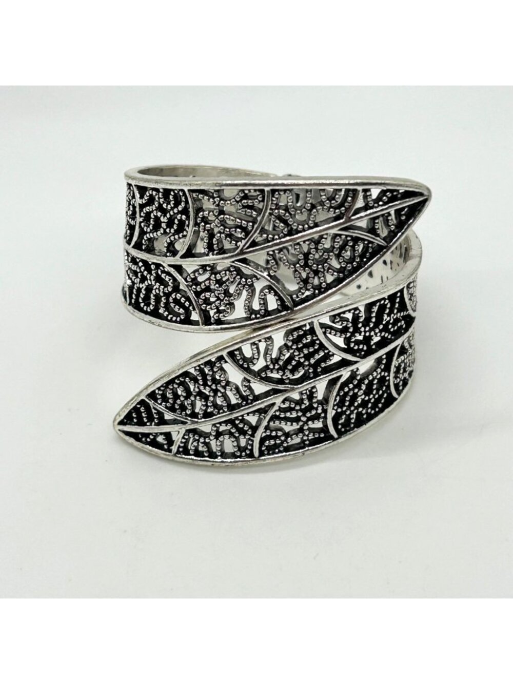 Silver-Tone Bracelet Leaf Filigree Hinged Nature-Inspired Openwork Statement